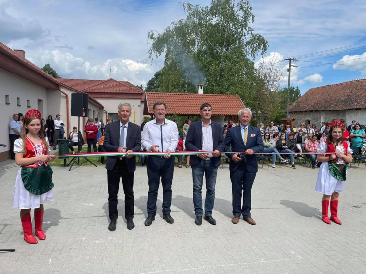 2021.05.31 - Soltszentimrén avattak közösségi tereket