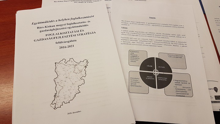 Növekvő foglalkoztatottság, kevesebb álláskereső