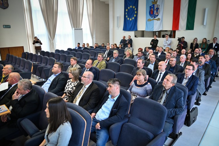 TIZENEGYMILLIÁRD FORINTOS FEJLESZTÉS INDUL BÁCS-KISKUNBAN