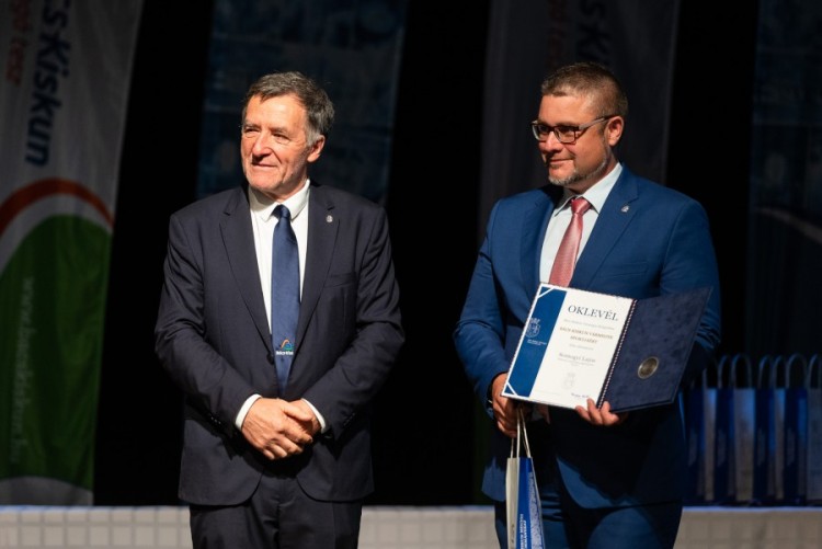 Hírnevet szereztek Bács-Kiskunnak - Ünnepi közgyűlésen adták át vármegyei kitüntetéseket