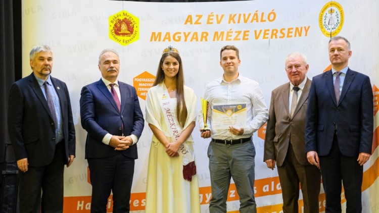 Aranyérmes a kiskőrösi Propoliszos krémméz