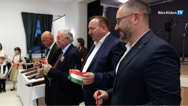 Átadták Bugac megújult művelődési központját